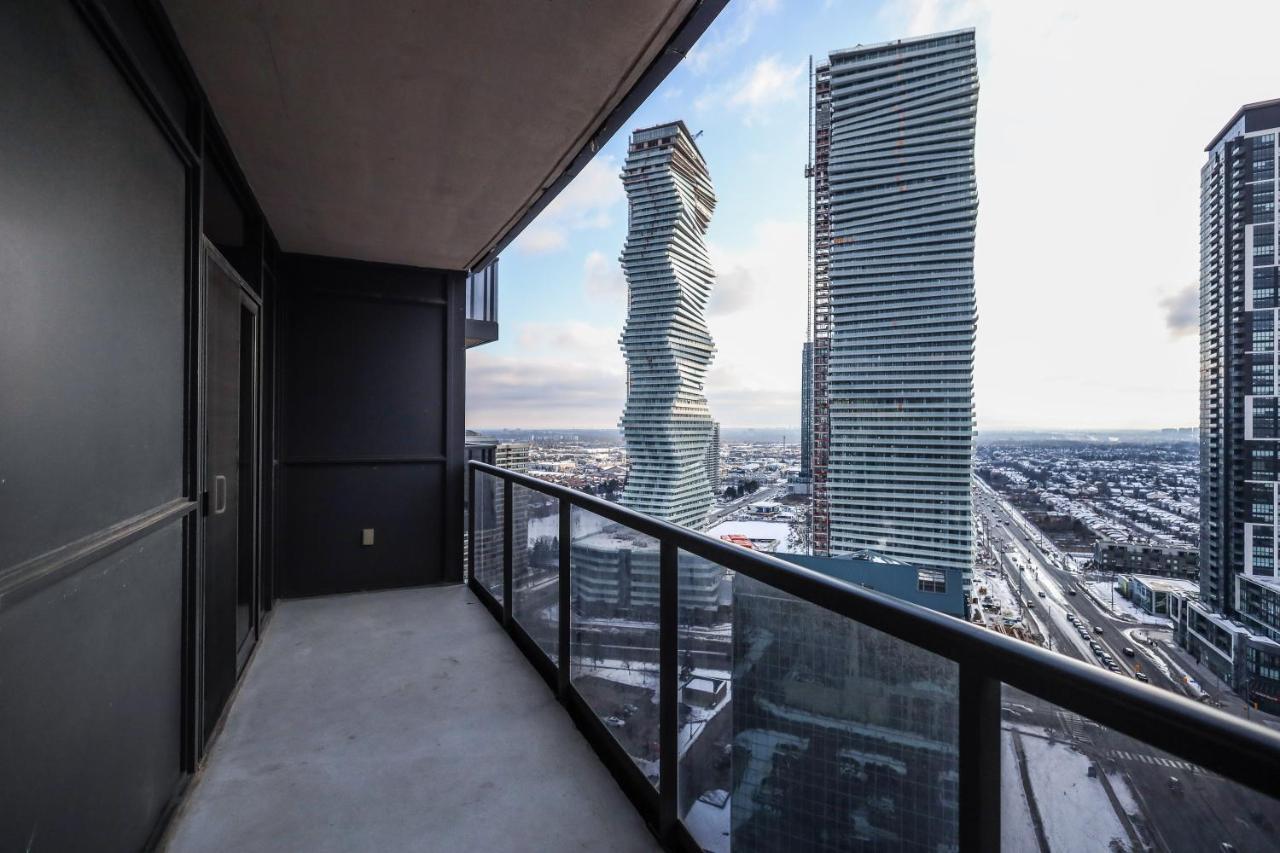 Luxury Apartments In Mississauga Exterior photo